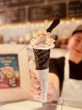 Ice cream at SchneeEIS‘chen