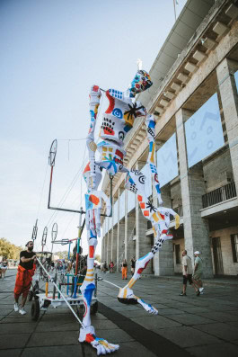Art performance at the LOLLAPALOOZA festival in Berlin 