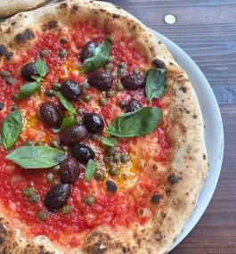 Vegan pizza at La Stella Nera, Berlin