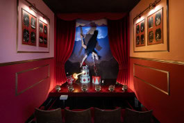 Women is posing in the Upside Down Berlin