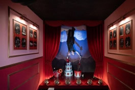 Man is posing in the Upside Down Berlin