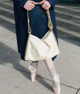 Woman posing in pointe shoes and holding a bag by ZAMT BERLIN