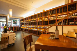 Interior of SchmidtsWeinladen