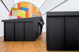photo of exhibition boxes in the Hamburger Bahnhof gallery
