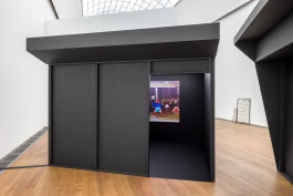 photo of exhibition boxes in the Hamburger Bahnhof gallery