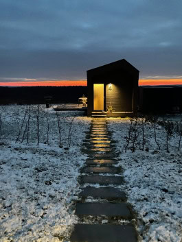 Photo of the path and cabin at Auszeit Tollensesee 