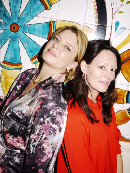 Jördis Triebel and Lavinia Wilson pose at Sicilia Dinner