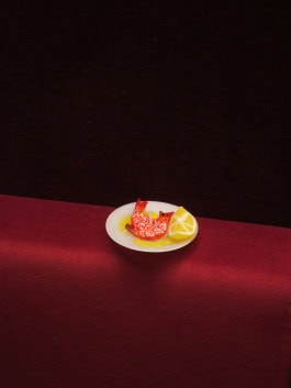 Photo of a candle in the form of a plate with shrimp and lemon