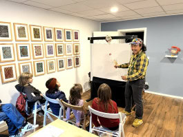 teacher gives a lesson to children at TAKT Berlin