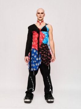 Man in a suit from tHERAPY Berlin