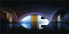 Large indoor pool with three arches and a passage in the middle in Liquidrom