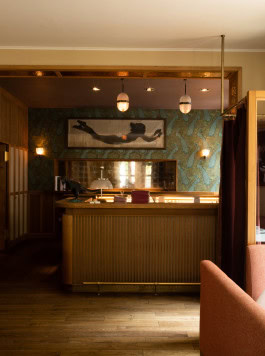 Le Petit Royal bar counter interior