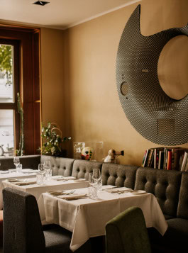 Le Petit Royal interior, tables with chairs and sofas